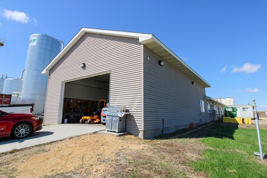 More Photos Of 5640 44th Ave S, Clinton Industrial For Sale