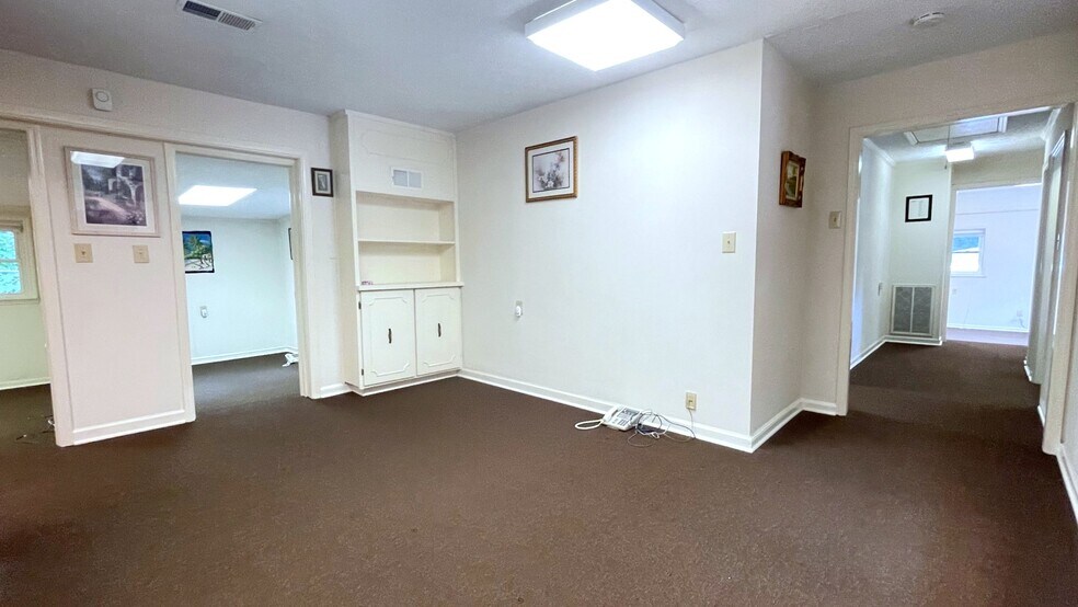 More Photos Of 14 Farmer St, Newnan Medical For Sale