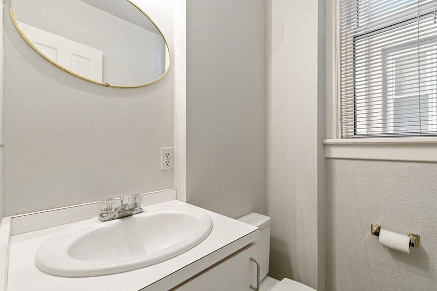 More Photos Of 818 E 19th Ave, Denver Office For Sale