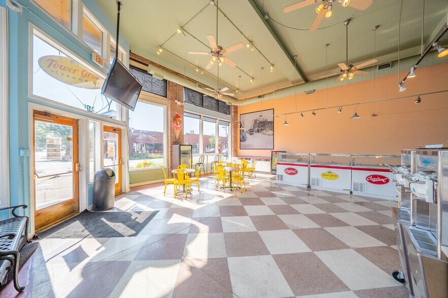 More Photos Of 3101-3111 S Grand Ave, Saint Louis Office For Lease