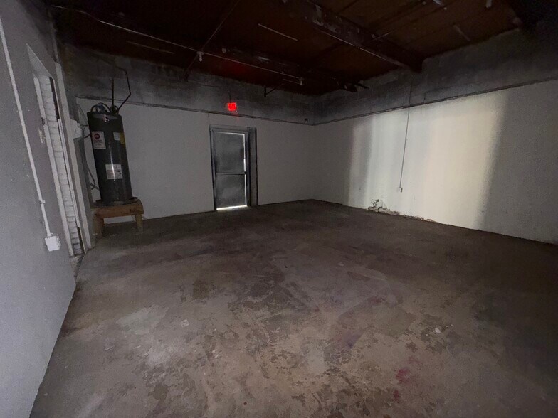 More Photos Of 5438 E Grand Ave, Dallas Storefront For Lease