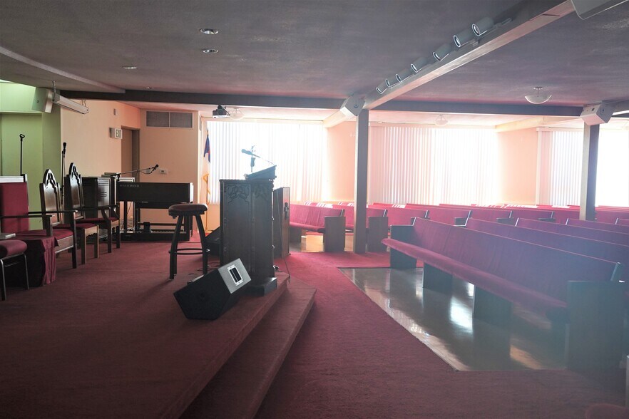 More Photos Of 206 Emerling Dr, Saint Louis Religious Facility For Sale