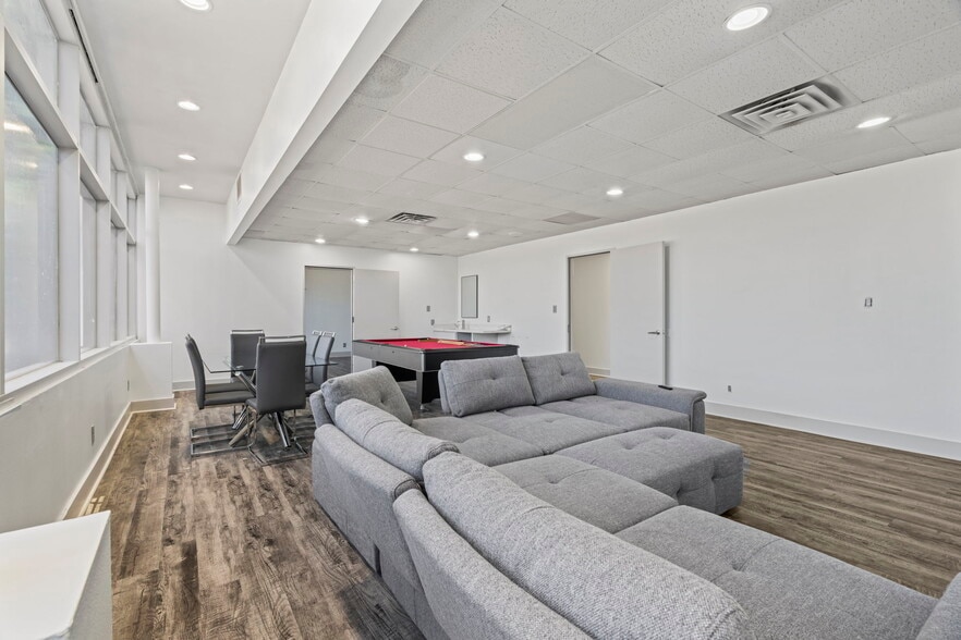 More Photos Of 25010 Oakhurst Dr, Spring Medical For Sale