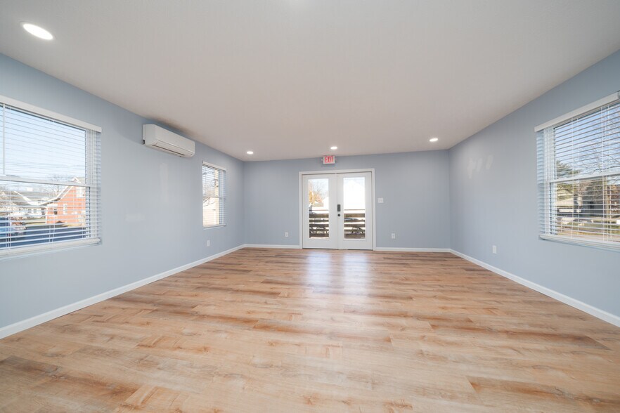 More Photos Of 2219 Frederica St, Owensboro Office For Sale