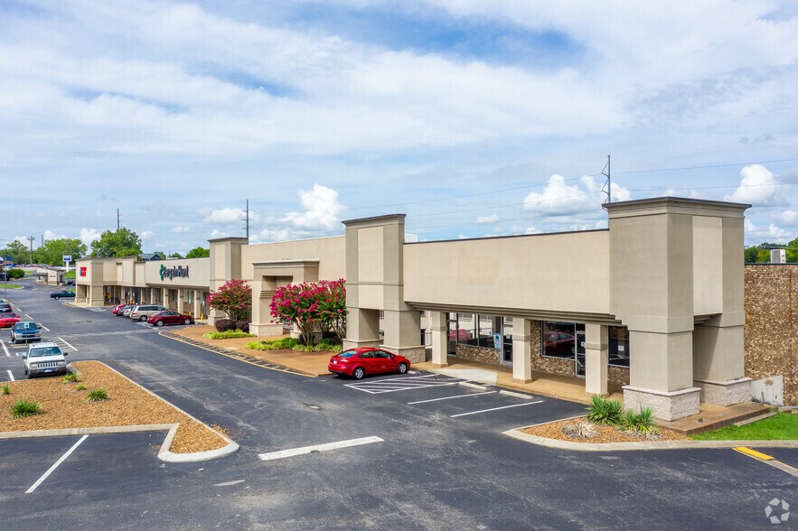 More Photos Of 500 W Main St, Hendersonville Unknown For Lease