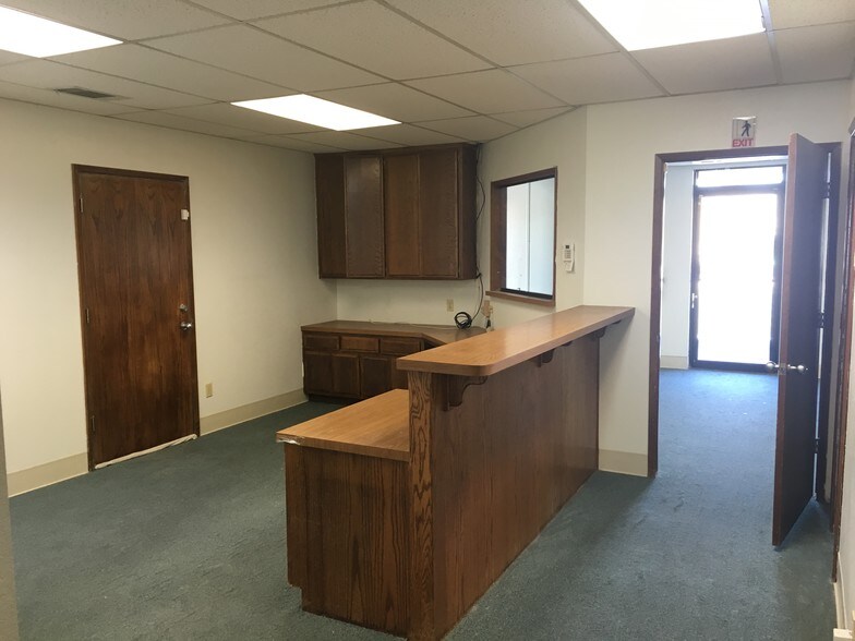 More Photos Of 15963 Quantico Rd, Apple Valley Medical For Lease