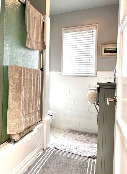 More Photos Of 10443-10445 Magnolia Blvd, North Hollywood Office Residential For Sale