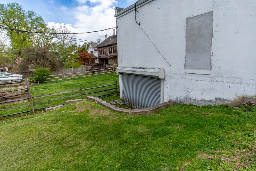 More Photos Of 720 Easton Rd, Riegelsville Freestanding For Sale