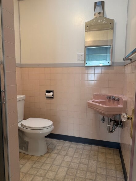 More Photos Of 29 Moss St, San Francisco Warehouse For Sale