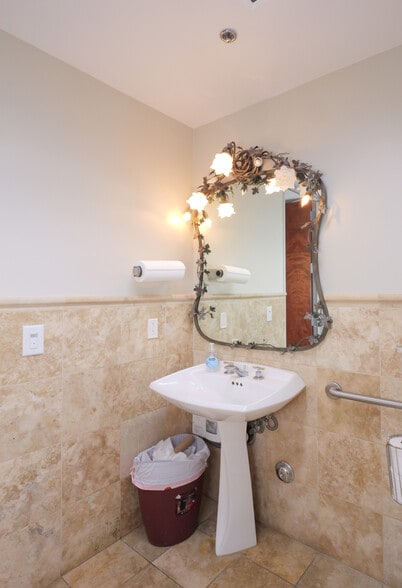 More Photos Of 25550 Hawthorne Blvd, Torrance Medical For Sale
