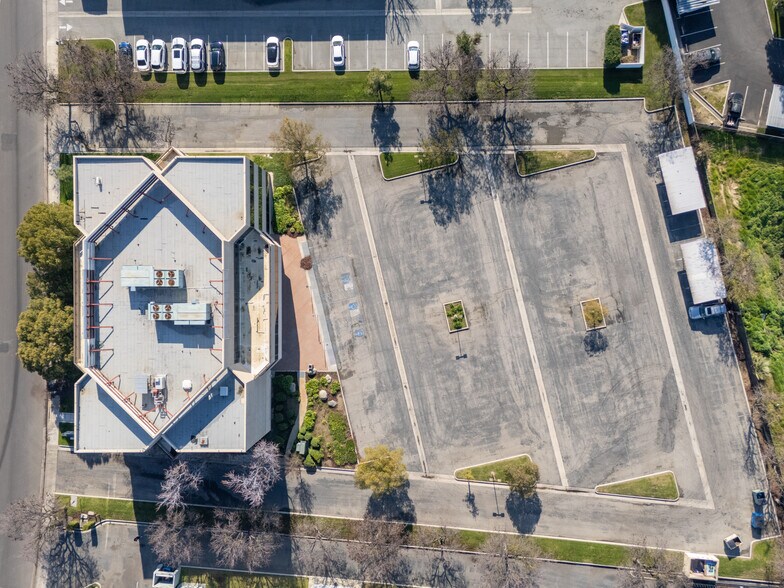 More Photos Of 901 Tower Way, Bakersfield Loft Creative Space For Sale