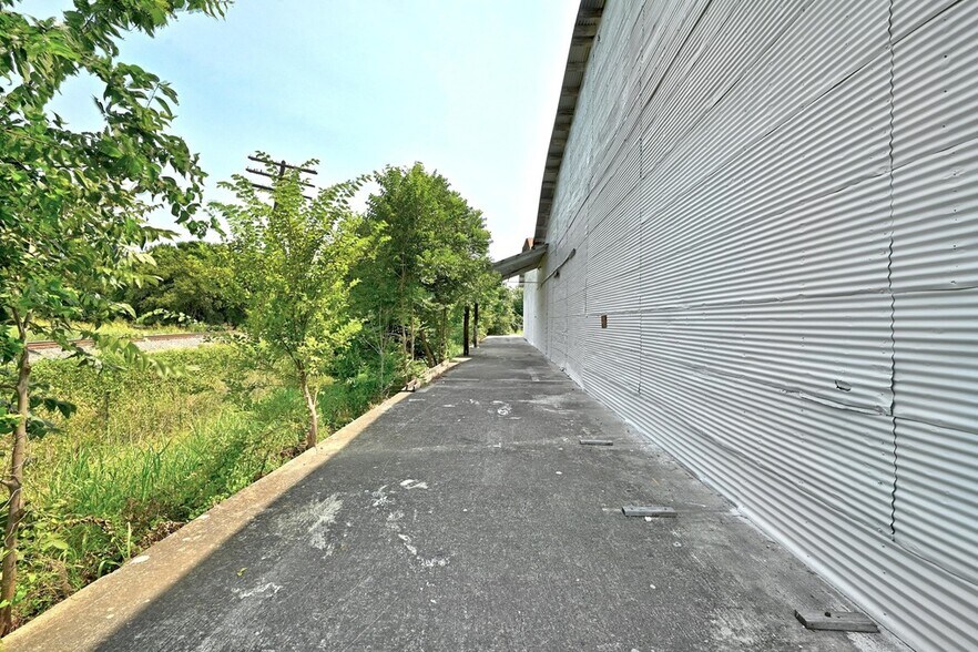 More Photos Of 312 Camacho St, San Marcos Warehouse For Sale