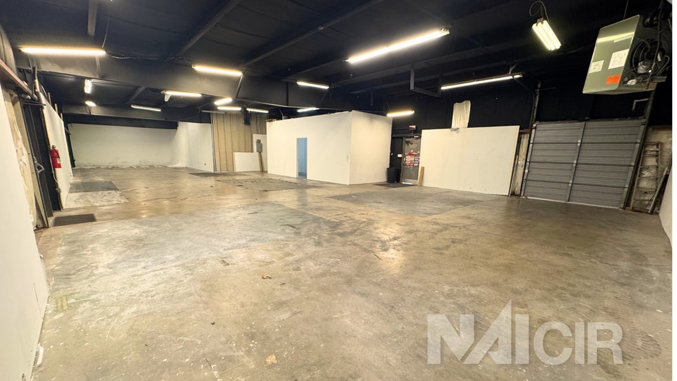 More Photos Of 1591 S 19th St, Harrisburg Light Distribution For Lease