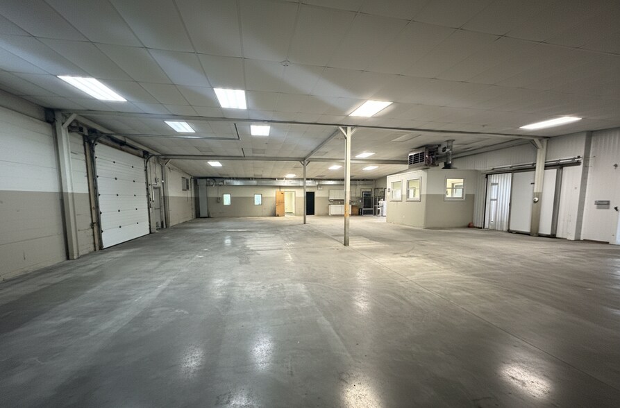 More Photos Of 295B WindyBush, New Hope Distribution For Lease