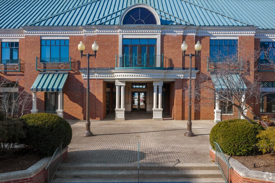 More Photos Of 444 E Main St, Lexington Office For Lease