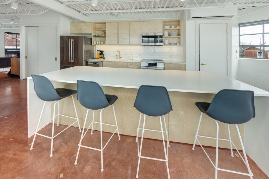 More Photos Of 121 St Emanuel St, Houston Flex For Sale