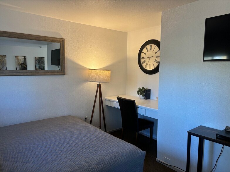 More Photos Of 8592 La Porte Rd, Brownsville Hotel For Sale