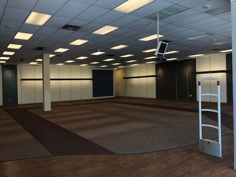 More Photos Of 18775 Lyndon B Johnson Fwy, Mesquite Freestanding For Lease
