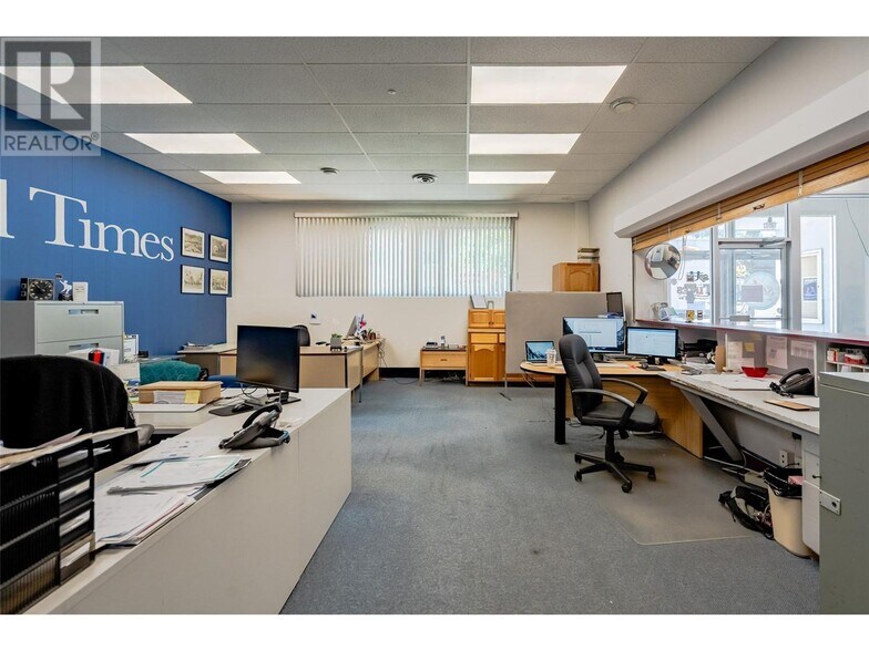 More Photos Of 1163 Cedar Av, Trail Storefront Retail Office For Sale