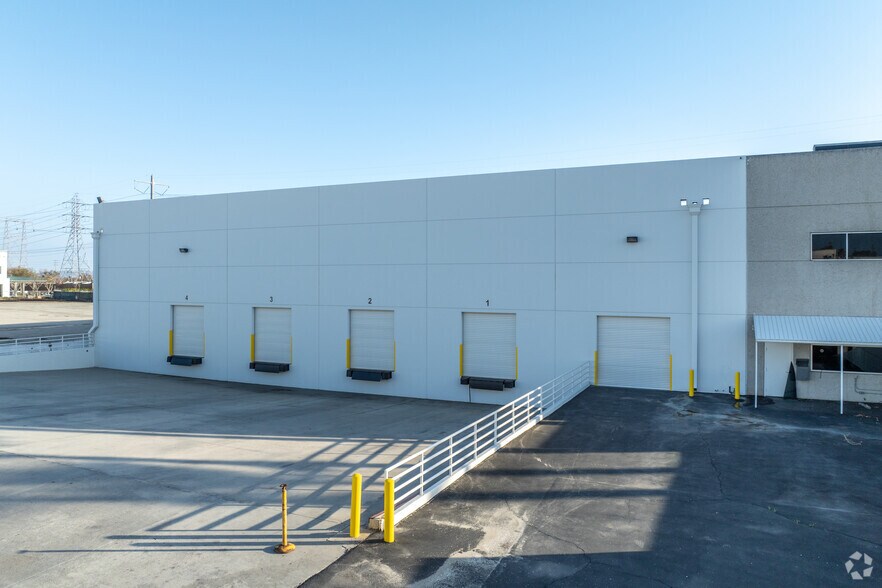More Photos Of 13951 Magnolia Ave, Chino Warehouse For Lease