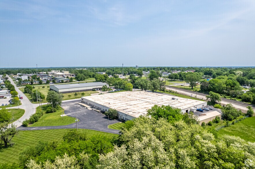 More Photos Of 301 High Grove Rd, Grandview Warehouse For Lease