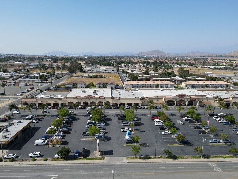 More Photos Of 400-498 4th St, Perris Unknown For Lease