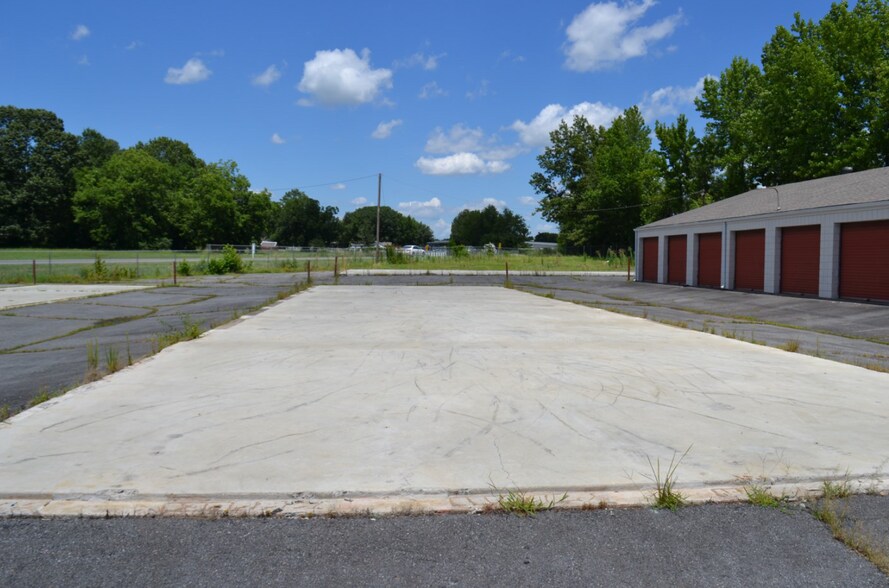 More Photos Of 401 S 1st St, Jacksonville Self Storage For Lease