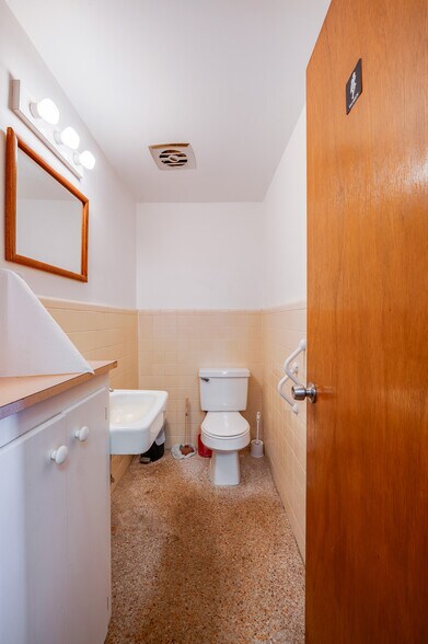 More Photos Of 116 Center St, Daytona Beach Office Residential For Sale