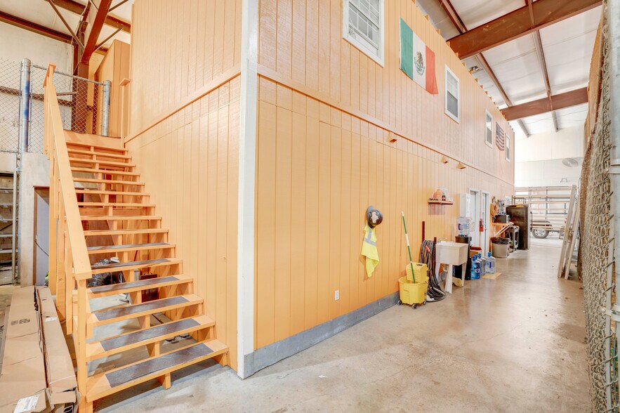 More Photos Of 11578 Airway Blvd, Roanoke Warehouse For Sale