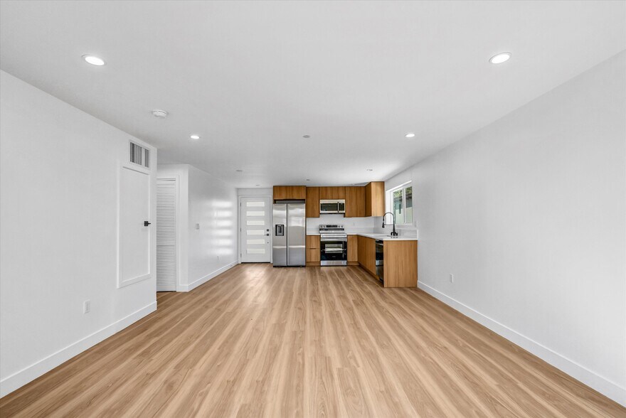 More Photos Of 7322 Newcastle Ave, Reseda Apartments For Sale