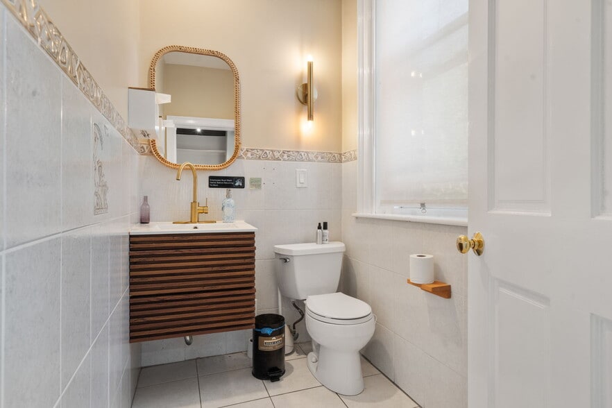 More Photos Of 1680 Beacon St, Brookline Apartments For Lease