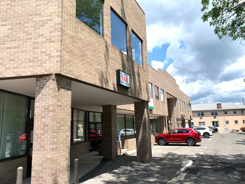 More Photos Of 456 Glenbrook Rd, Stamford Storefront Retail Office For Lease