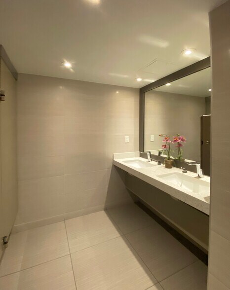 More Photos Of 420 S Dixie Hwy, Coral Gables Loft Creative Space For Sale