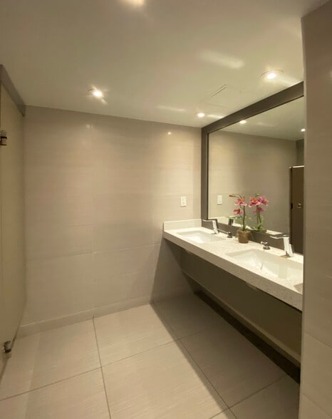 More Photos Of 420 S Dixie Hwy, Coral Gables Loft Creative Space For Sale