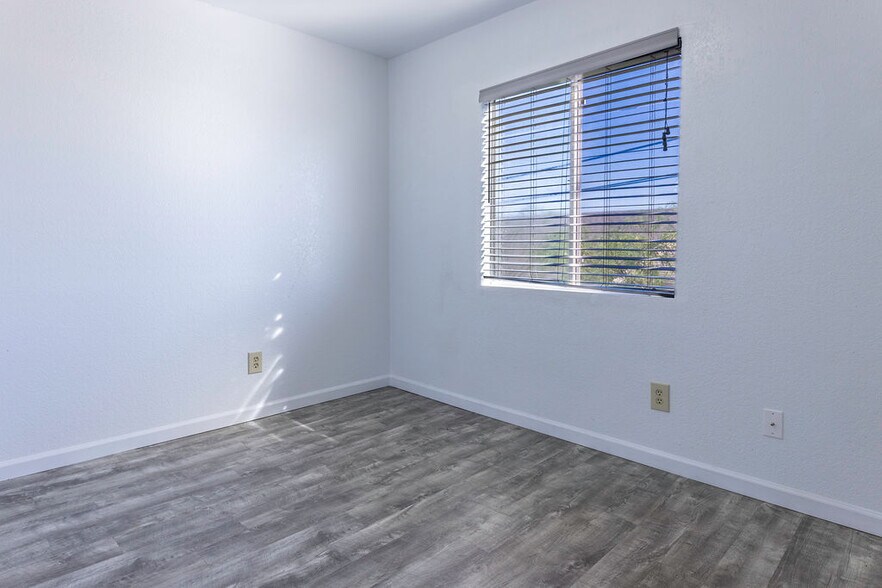More Photos Of 450 Palm Dr, Wickenburg Apartments For Sale
