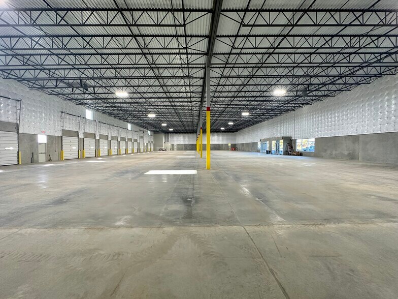 More Photos Of 22810 Quicksilver Dr, Sterling Distribution For Lease