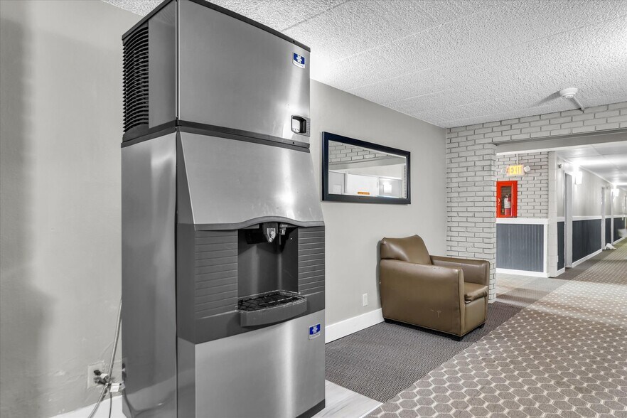 More Photos Of 1907 N Cunningham Ave, Urbana Hotel For Sale