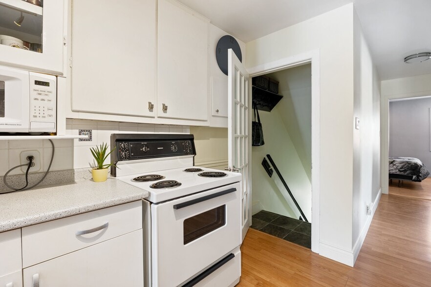 More Photos Of 4165 Tecumseh Rd E, Windsor General Retail For Sale