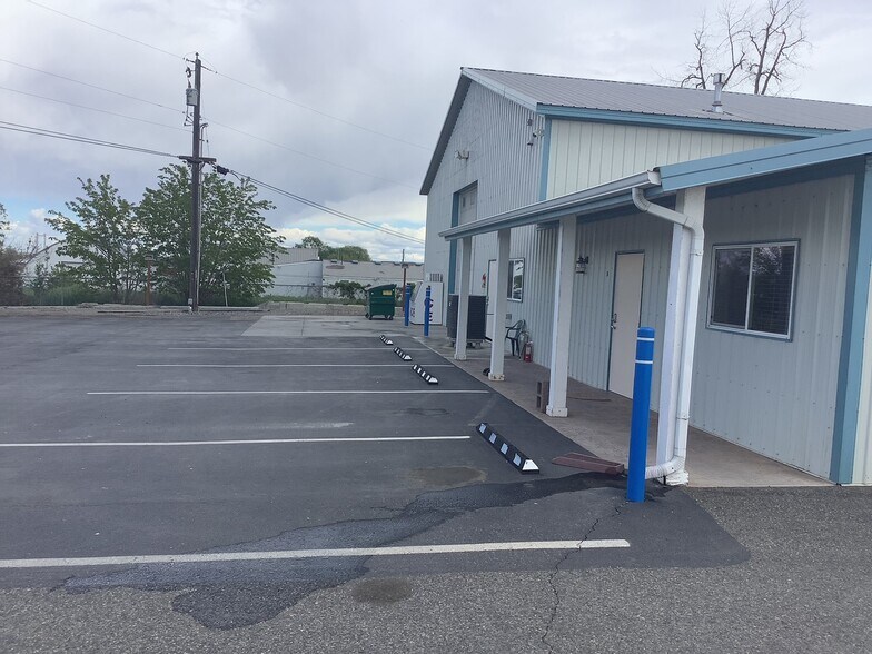More Photos Of 1006 W Bruneau Ave, Kennewick Warehouse For Lease