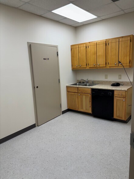 More Photos Of 307 Walker Cir, Richland Warehouse For Lease