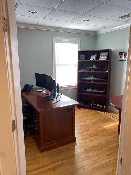 More Photos Of 7 Main St, North Kingstown Storefront Retail Office For Lease