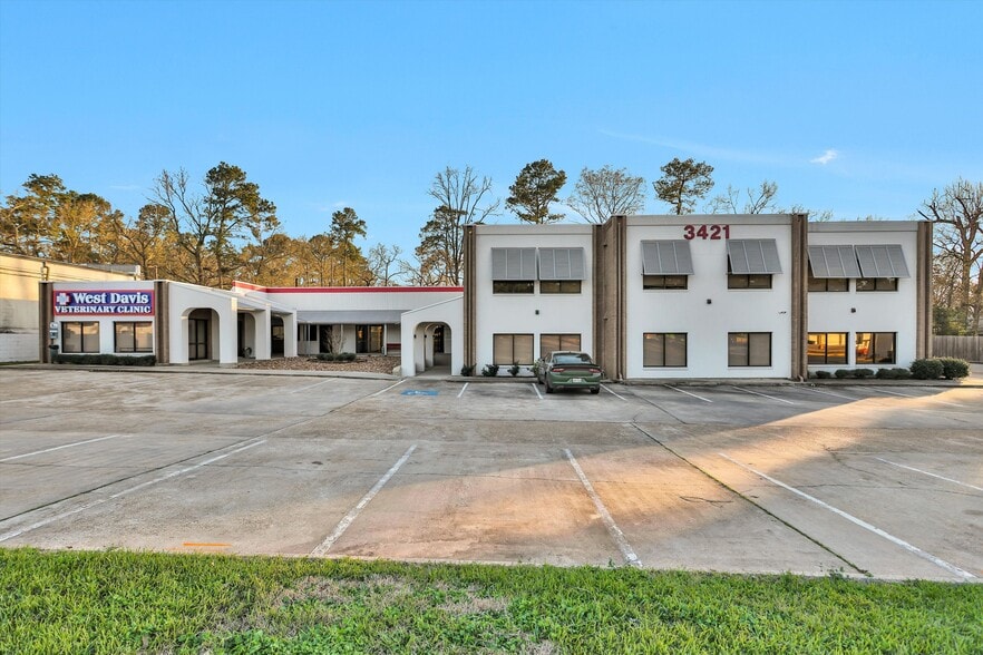 More Photos Of 3421 W Davis St, Conroe Medical For Lease