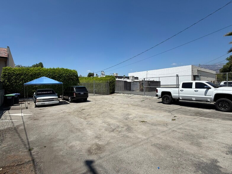 More Photos Of 480 S Rosemead Blvd, Pasadena Office For Sale