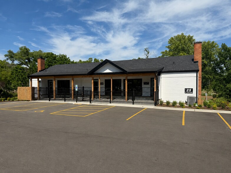 Primary Photo Of 25 S Virginia St, Crystal Lake Medical For Lease