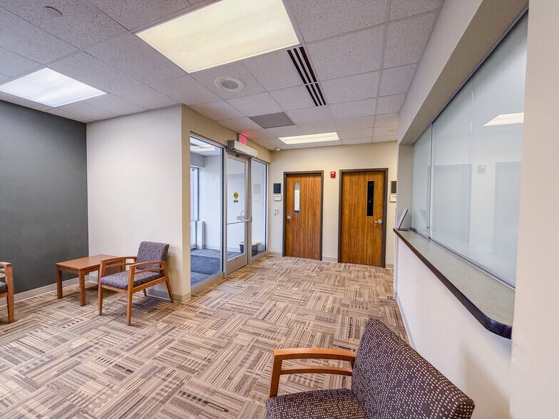 More Photos Of 985 Gezon Pky SW, Grand Rapids Medical For Lease