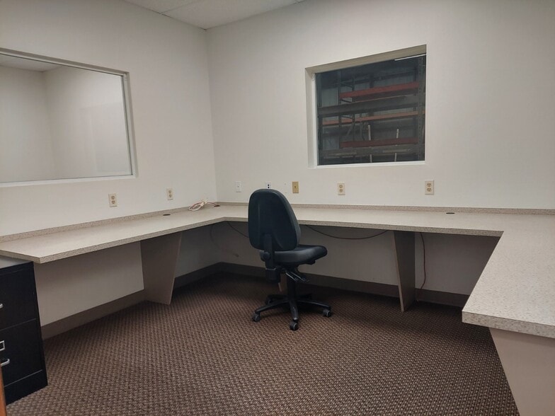 More Photos Of 330 Mears Blvd, Oldsmar Warehouse For Sale