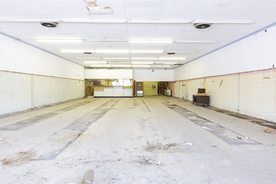 More Photos Of 5238-5246 Lapeer Rd, Burton Unknown For Lease