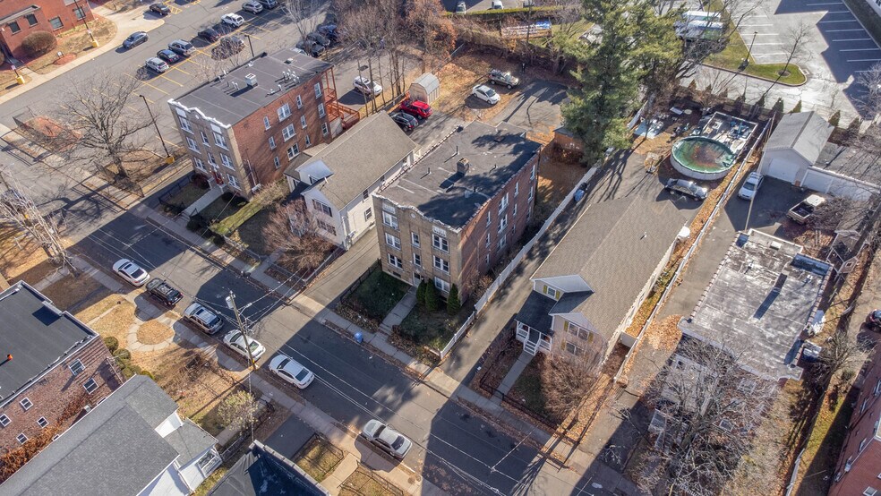 More Photos Of 45 School St, Hartford Apartments For Sale