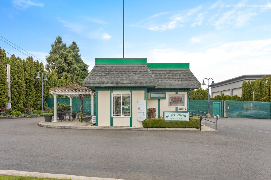 More Photos Of 3007 NE 181st Ave, Portland Freestanding For Sale