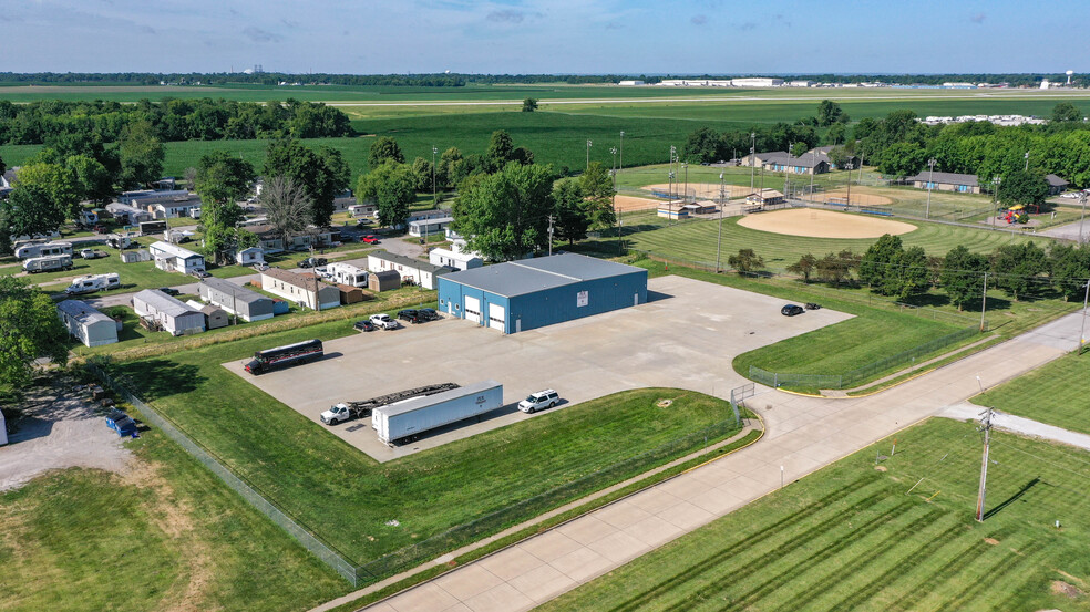 Primary Photo Of 300 Rou des Chateaux, Bethalto Parking Garage For Sale